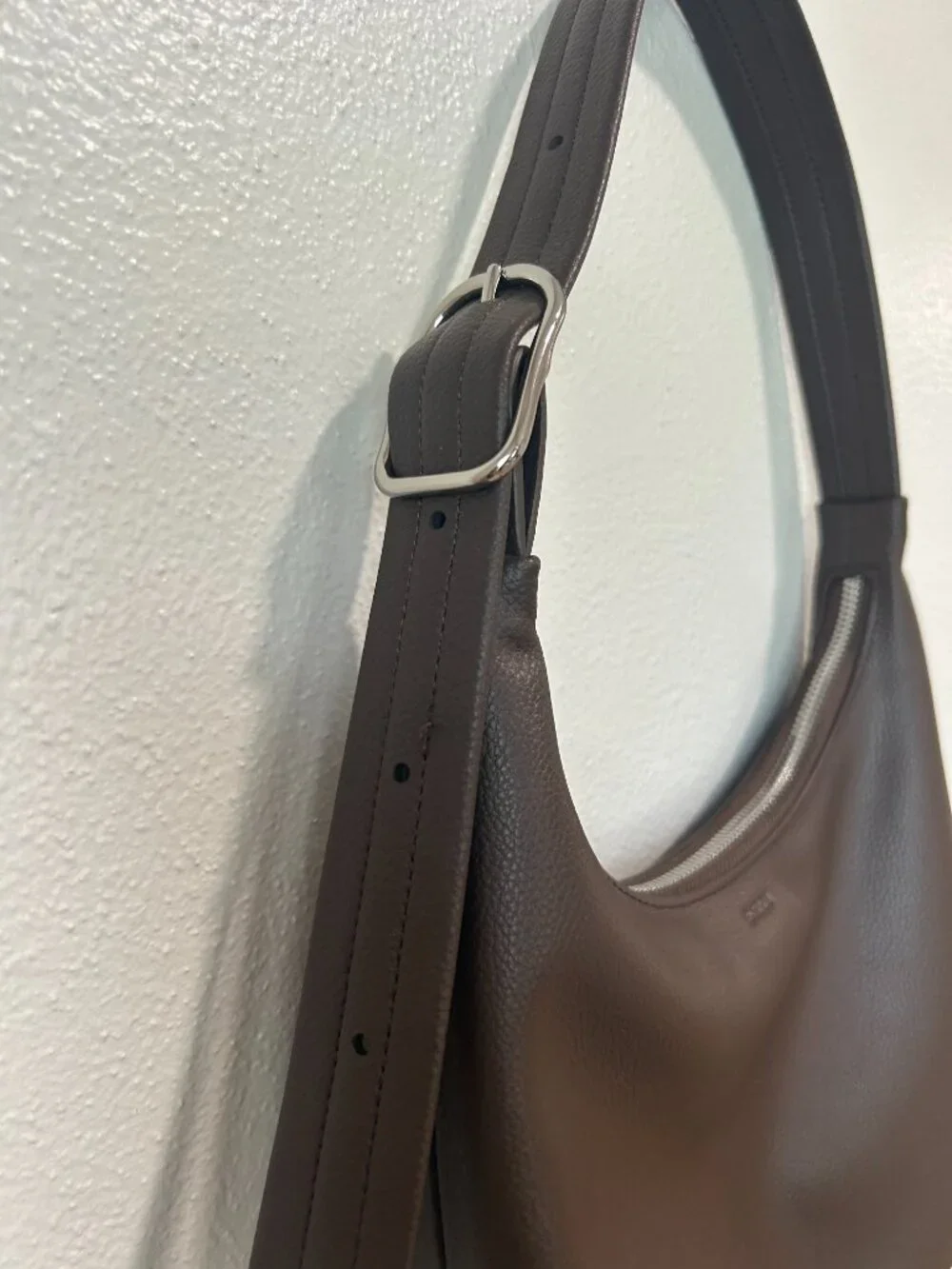 BAGGU Mini Recycled Leather Shoulder Bag - Picture 7 of 7